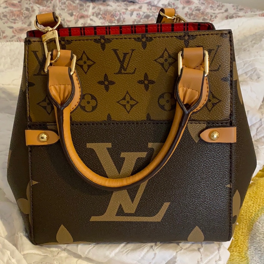 LV CROSSBODY BAG